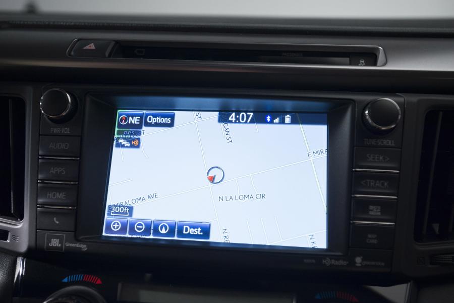  Toyota RAV4 Hybrid 2015 года  (US) (фото 38 из 51)